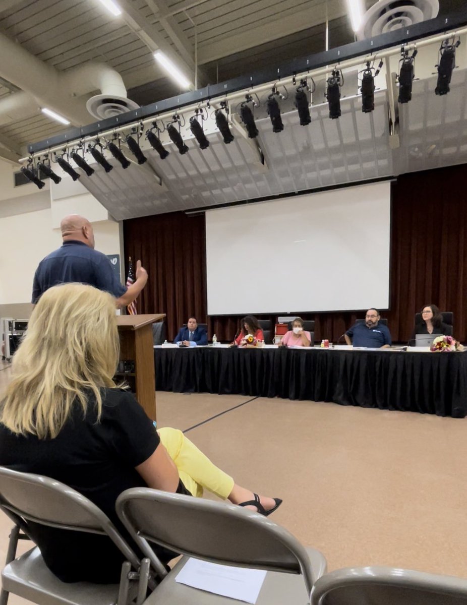 SD_BldgTrades's tweet photo. WORKER WIN!!! PLA adopted at @SYSDschools!
Congrats to the SYSD community & many thanks to the board for their support of good jobs & union protections for local workers! Special thanks to Antonio Martinez for his leadership. #YesPLA #UnionStrong #LocalHire #Apprenticeship #1u https://t.co/GsWWSMIQoS