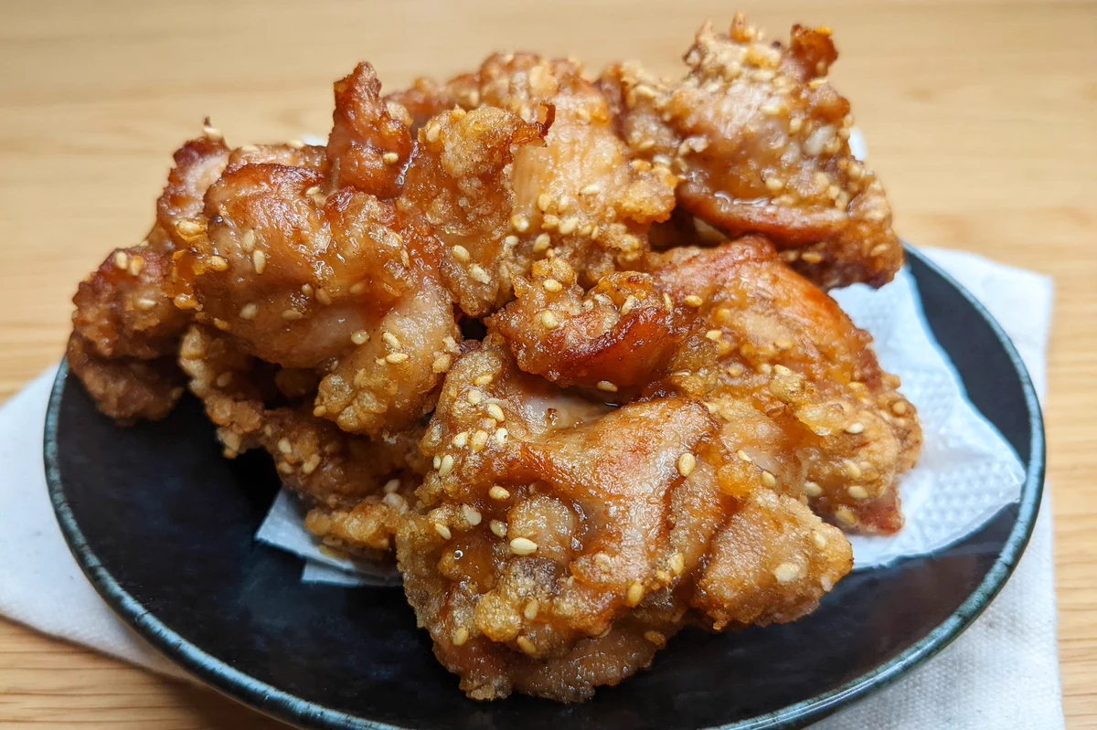 香ばしい風味が最高！味が染み込んだ「甘辛ごまからあげ」。