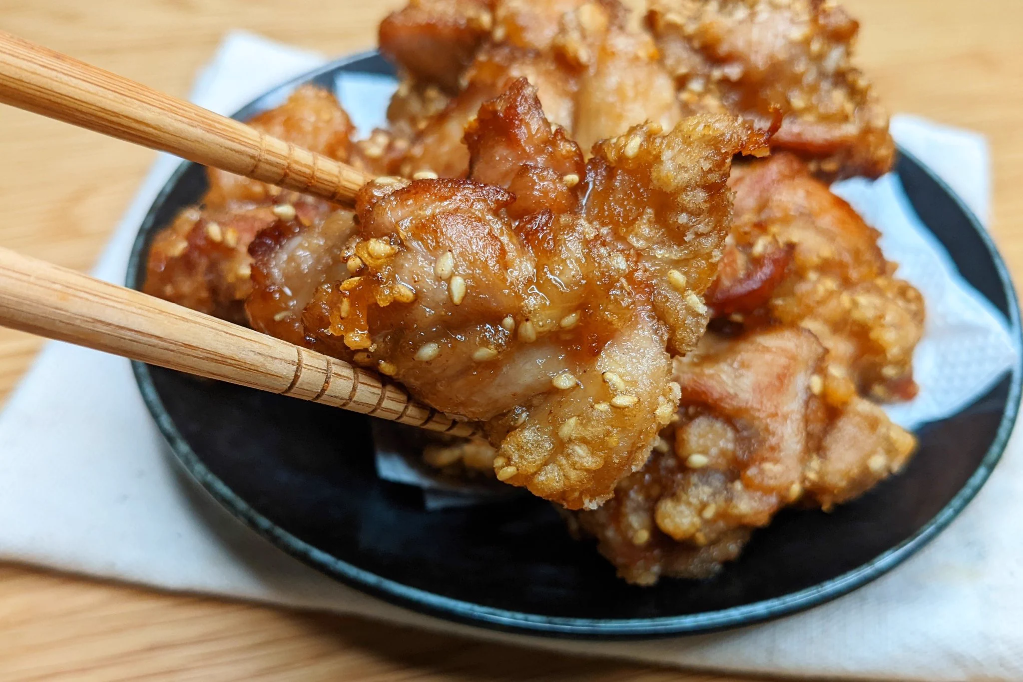 香ばしい風味が最高！味が染み込んだ「甘辛ごまからあげ」。
