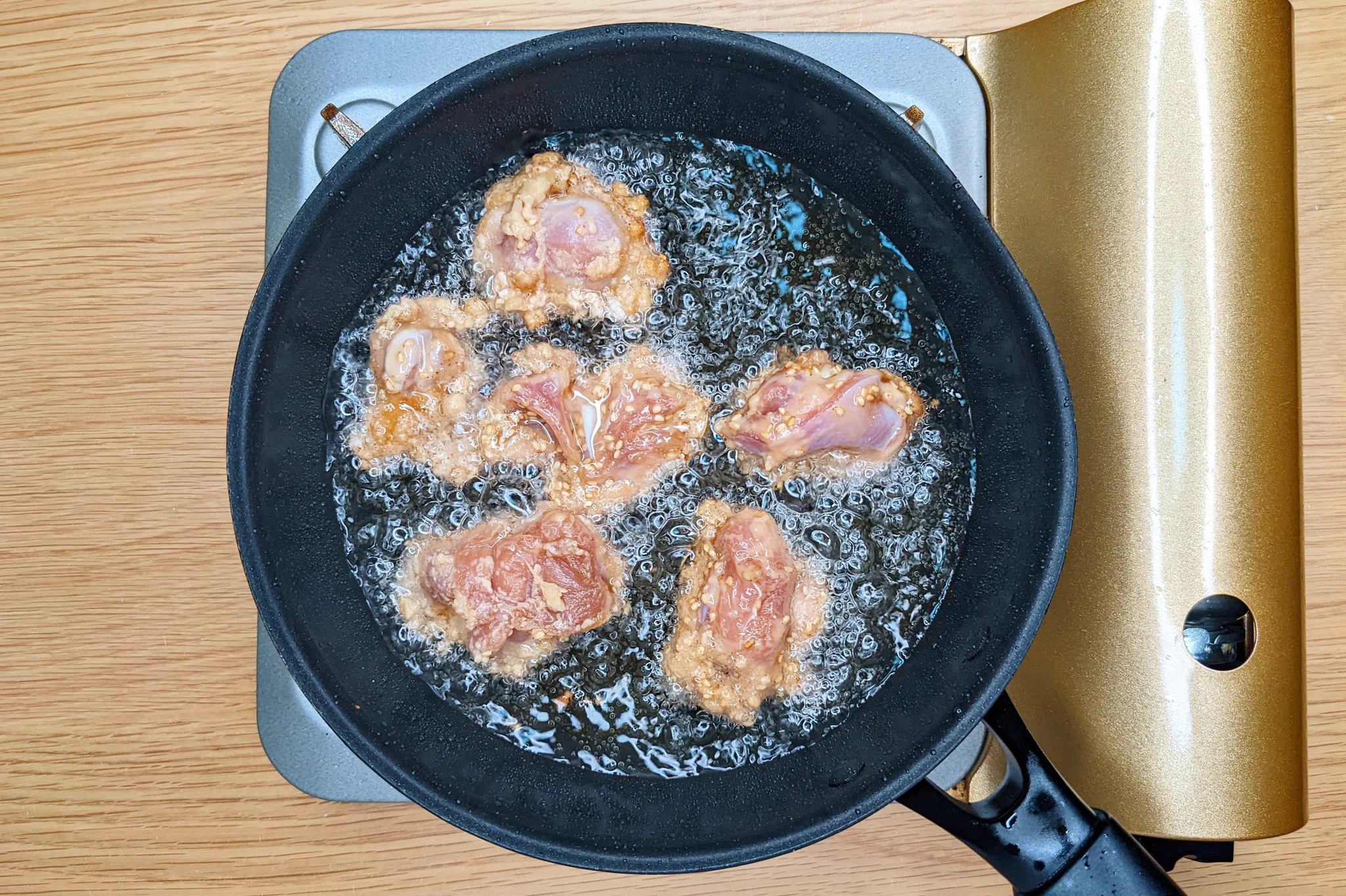 香ばしい風味が最高！味が染み込んだ「甘辛ごまからあげ」。