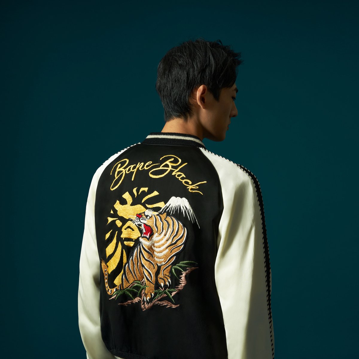BAPEOFFICIAL's tweet photo. BAPE BLACK by *A BATHING APE® AUTUMN WINTER 2022 COLLECTION will be available on https://t.co/KulC1U1GBI Friday, September 16th, and at BAPE STORE® on Saturday, September 17th.
https://t.co/VFFAvdvZOJ
#BAPEBLACK
#BAPE https://t.co/zYtLIF883L