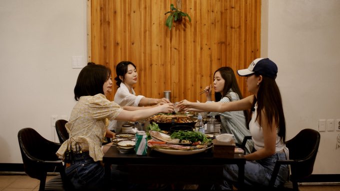 baechurenes's tweet photo. IRENE DRIVING AND WE FINALLY GET TO SEE THE GIRLS DRINKING TOGETHER 🫣�� https://t.co/xYG5Hj0XuM