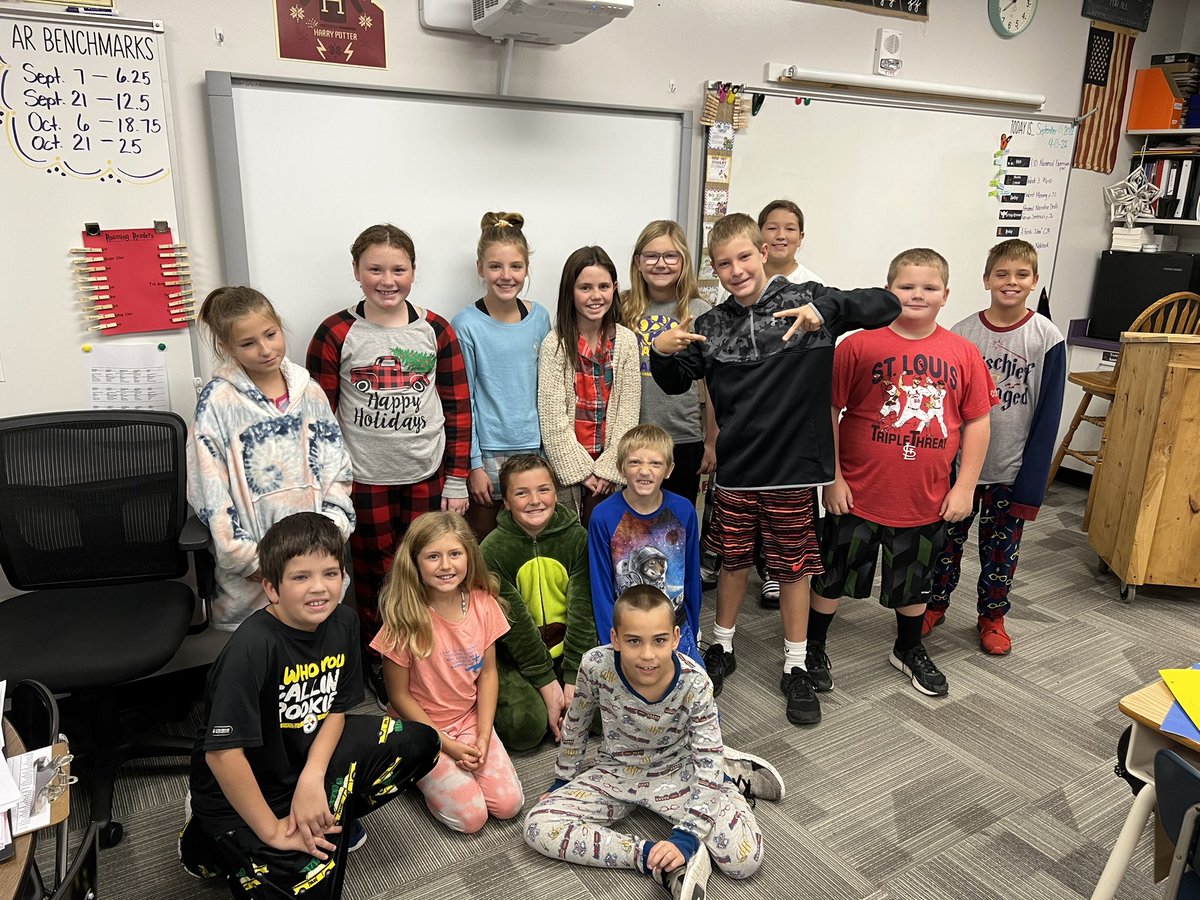 NatDJohnson's tweet photo. Homecoming 2022 - Pajama Day!
Best dress-up day ever! 😴 💤😴💤
#KCErocks #pajamaday
@KCEprincipal @WildKatNation1 https://t.co/0O7bO7Iw0j