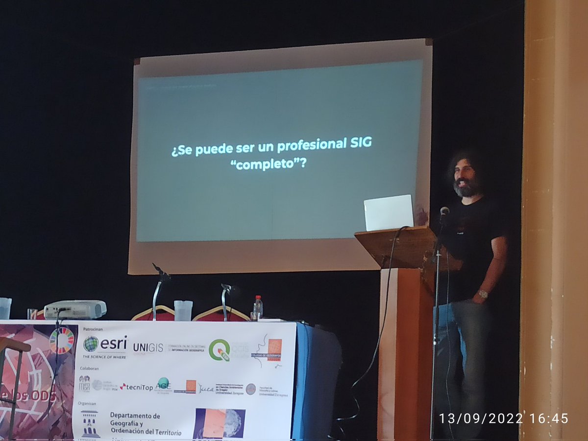 Ayer Víctor Olaya nos dió una Conferencia sobre Data Warehouse.
@volayaf <a href="/qgises/">QGIS ESP</a> <a href="/carlospsig/">Carlos L Quintanilla</a>