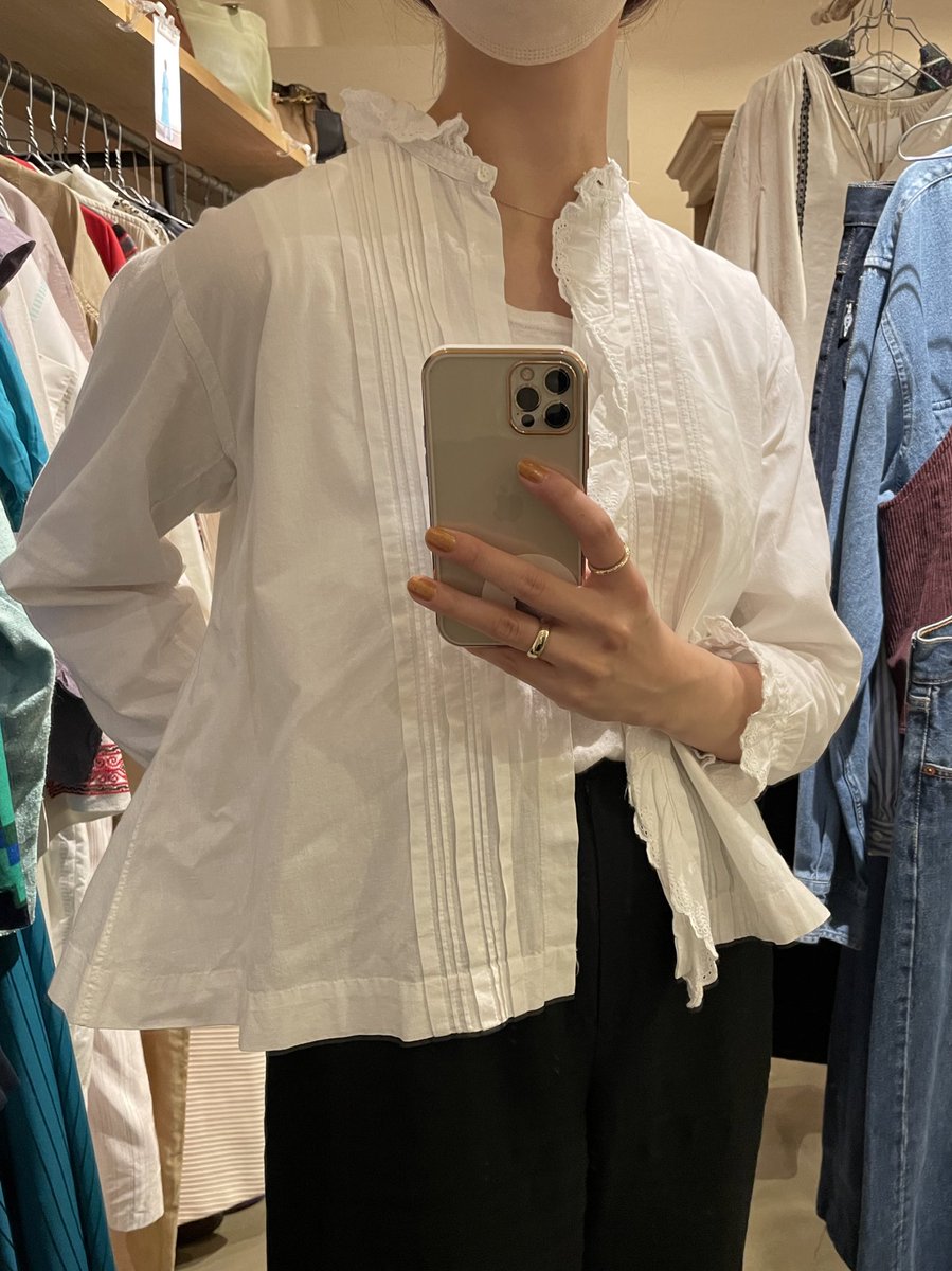 pichet_paseo's tweet photo. French vintage item🇫🇷

vintageは持ってるだけでトキメキます…
古いお洋服ならではの繊細さ、ディティール、風合いをお楽しみいただけるアイテムです。

当店にはFrench vintageをたっぷりご用意しております。
店頭にお出ししていない物もございますので、お気軽にスタッフまでお声がけください。 https://t.co/gemhyhj5OM