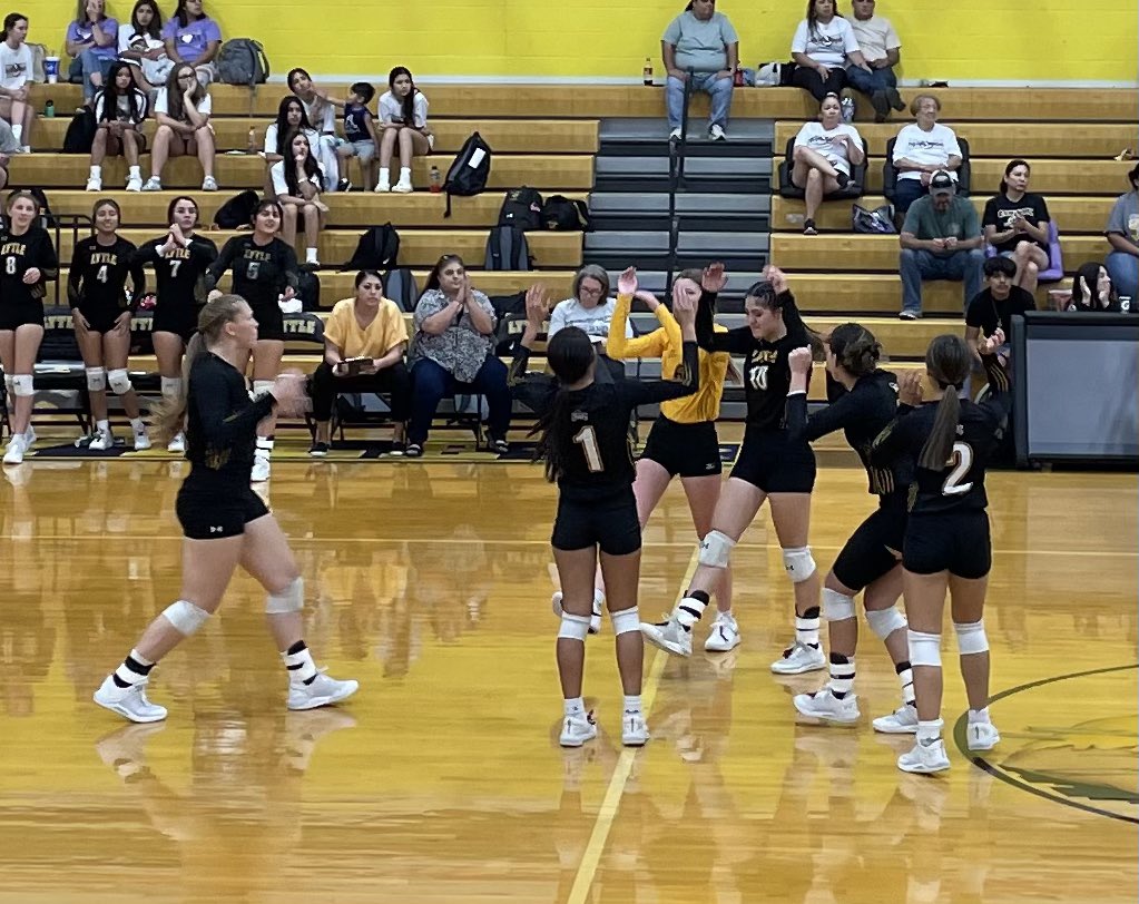 mayorgonzltx's tweet photo. Thanks Lady Pirates! Hard fought games that you went through! Remember to keep your Pirate pride going no matter the outcome! Thanks for representing us on the court! We stand behind you Pirates! #lytletx #lytleisd @LytleVolleyball https://t.co/8GZ7jLzvdz