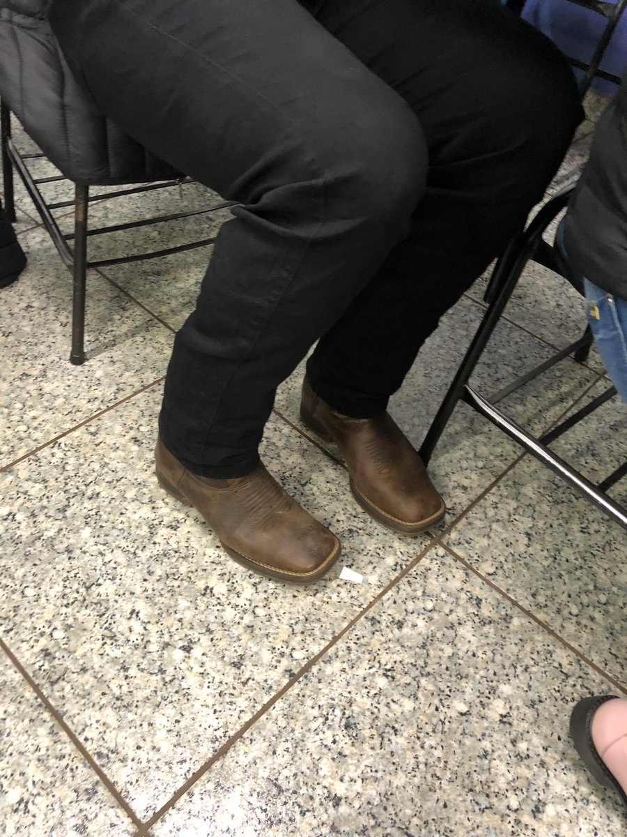 CaioMs15's tweet photo. Além de ser agroboy, ainda e estudiosos 😅🤩🥰🙈🤠 https://t.co/etSnSbB8fy
