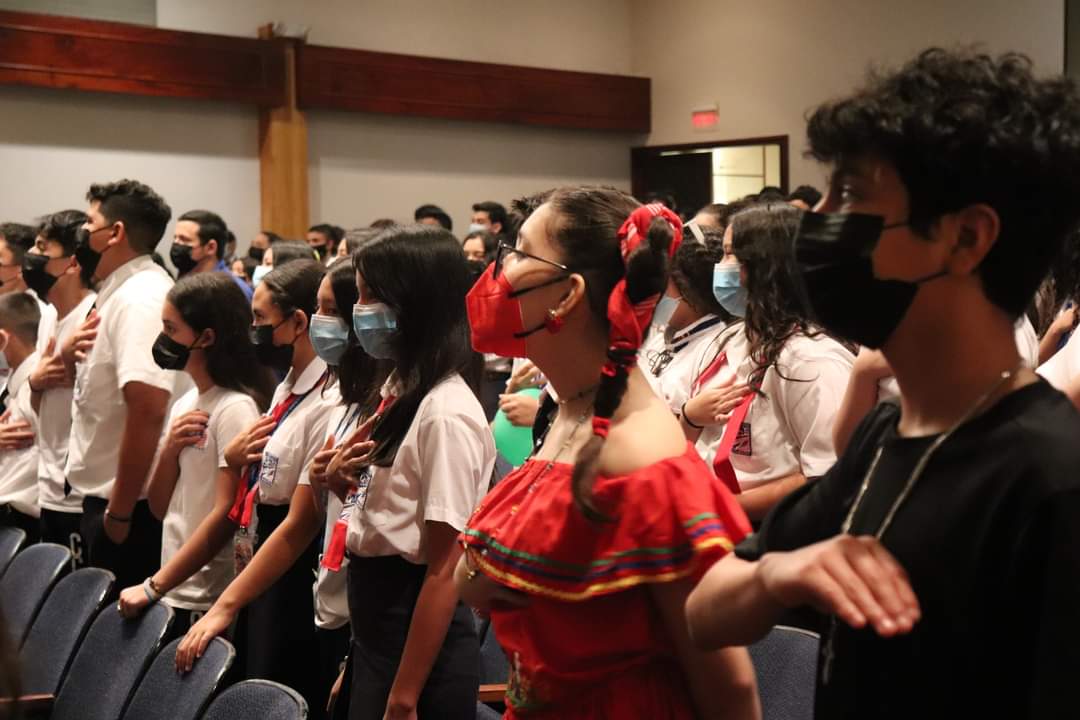 CCSsps's tweet photo. Con el objetivo de fomentar la cultura y los valores cívicos, los estudiantes del CCS conmemoran el 201 aniversario de independencia.

Encuentra más fotos aqui:https://t.co/0gr3phPNaL

¡Feliz aniversario de independencia! https://t.co/1QOrDWYfrl