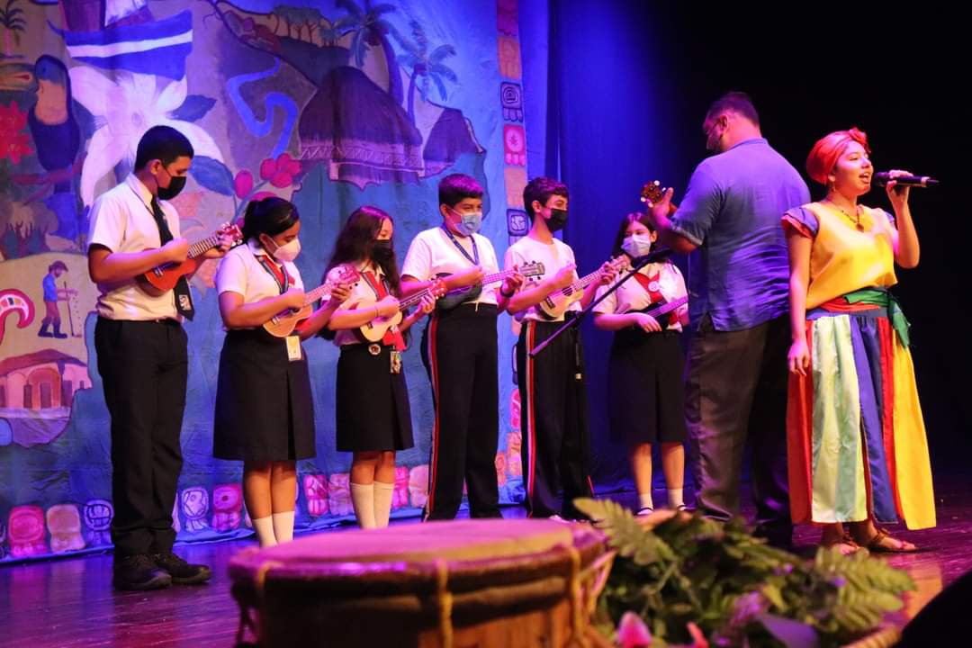 CCSsps's tweet photo. Con el objetivo de fomentar la cultura y los valores cívicos, los estudiantes del CCS conmemoran el 201 aniversario de independencia.

Encuentra más fotos aqui:https://t.co/0gr3phPNaL

¡Feliz aniversario de independencia! https://t.co/1QOrDWYfrl