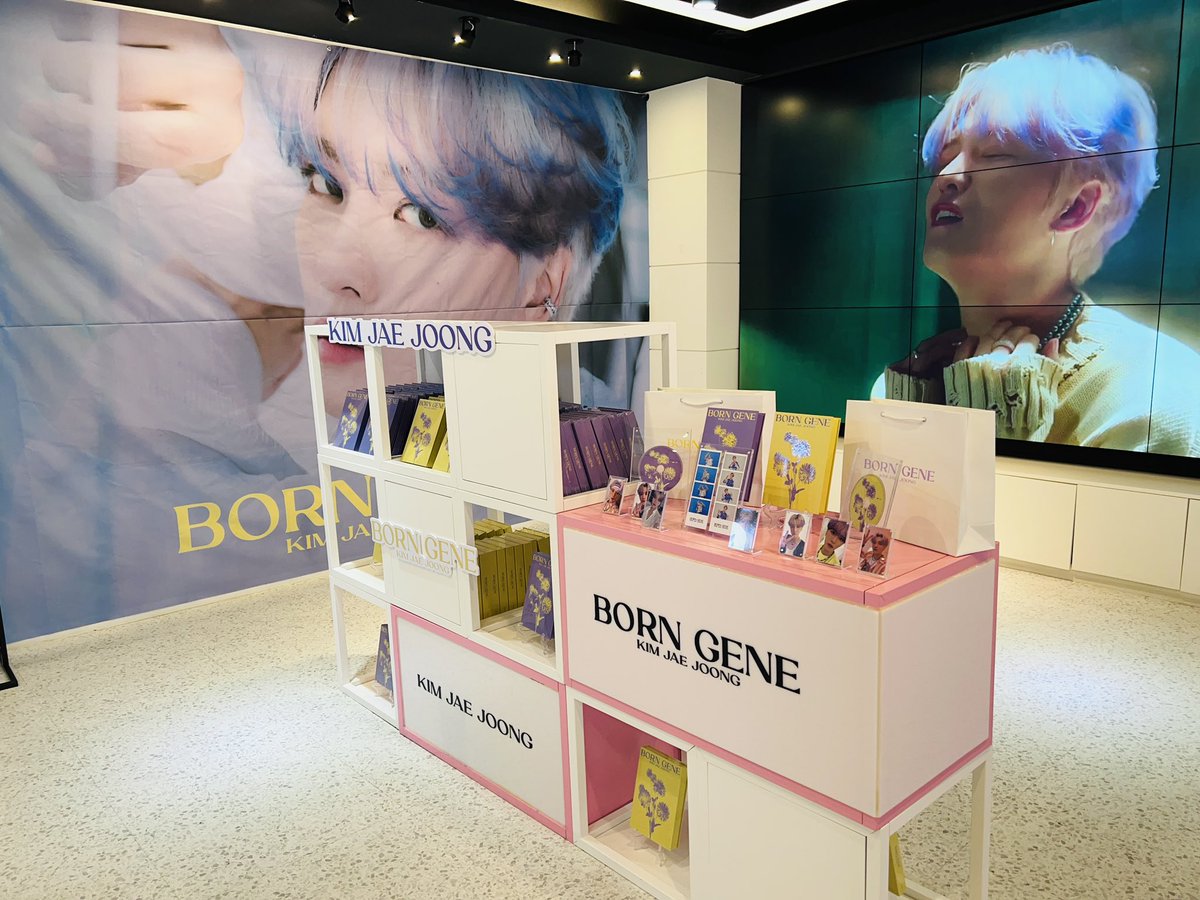 Ktown4u_coex's tweet photo. #김재중  #KIMJAEJOONG  #BORN_GENE 

KIM JAE JOONG - 3rd Album [BORN GENE]
#케타포삼성점 POP-UP STORE 오픈💜

📆22.09.14~22.09.18

💜재중이가 직접 그린 인생네컷 스페셜 프레임
💜미공개 포토카드 럭키드로우
💜가챠 이벤트

정규 3집 [BORN GENE] 3세트 이상 구매 시 쇼핑백 증정(한정수량) https://t.co/qqIft9uoPU