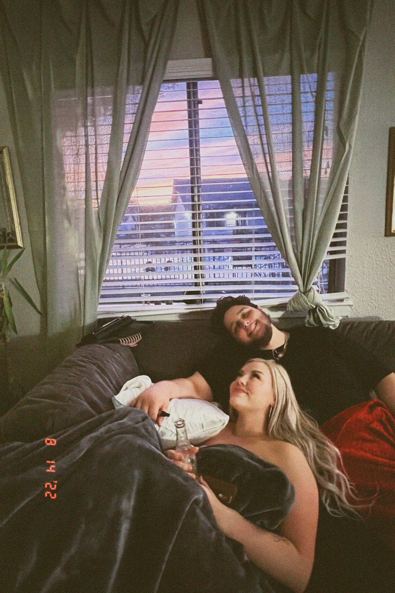 j_mievillarreal's tweet photo. 2 years married, 7 years in love. 🤍 https://t.co/CtlrEzOdKY