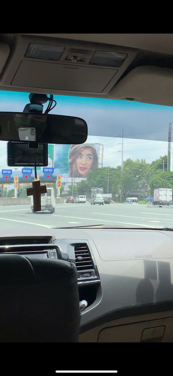RieriePalz's tweet photo. NLex Balintawak Toll Plaza 
Blythe with Met Billboard

d ko mapigilan na hindi ipost. Sorry https://t.co/YQlRTRGXu3