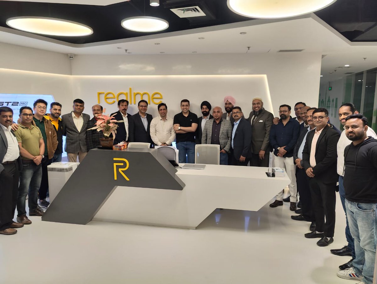 AimraIndia's tweet photo. Team #AIMRA met @MadhavSheth1 &amp; his team @RealmeIndia HQ to ensure ample stocks and consumer offers at par with other platforms. It seems optimistic &amp; beneficial to connect for resolutions &amp; an excellent festival season ahead. @nakradeepak @NisarNayak https://t.co/Ne739OqqxI