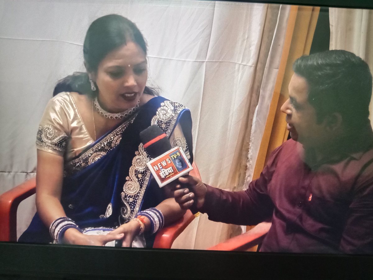 Mahesh_Kumar_j's tweet photo. आज की खास मुलाकात मुंबई से आई #राजस्थानी मशहूर गीत #मारी_घूमर व अन्य गीतों की गीतकार #सीमा_मिश्रा जी के साथ
#हिंदी_दिवस
#ghumar
#HindiDiwas https://t.co/lpnHYTIDem