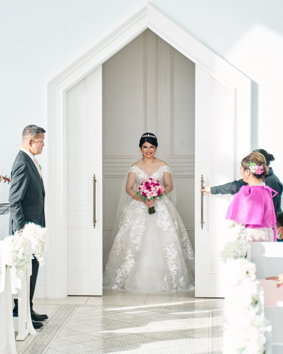 twentyonepxls's tweet photo. Maybe I'm biased but Crystal Chapel at @arluisweddingguam is one of our favorite ceremony sites to photograph at. The view of the ocean, the all white theme, the WINDOWS, the LIGHT, the draaaama of it all!! 

T + P definitely had a magical day. And yeah, P's tearful expression of https://t.co/EfGbhonQzl