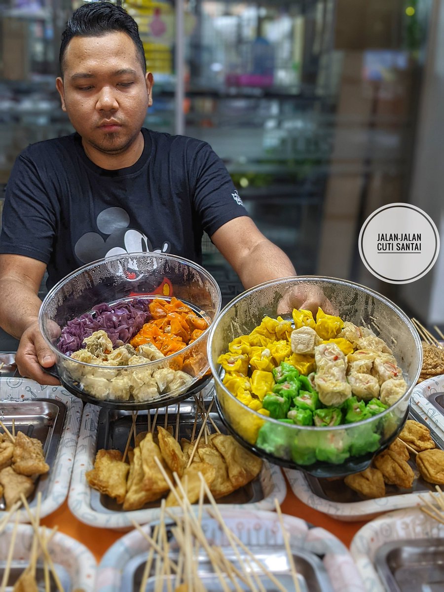 MalaysianFoods's tweet photo. Tempat makan 70 jenis Cucuk-cucuk RM0.99 berkonsepkan ala-ala steamboat layan diri dekat Kuala Lumpur !

Haa, kat KL ni ada kedai CUCUK CUCUK ala2 Steambot special!! Korang tak kan menyesal punya la datang sini..Semua CUCUK2 dekat sini HANYA rm0.99 sen jew

📌Cocok station, KL https://t.co/mz949yyoae
