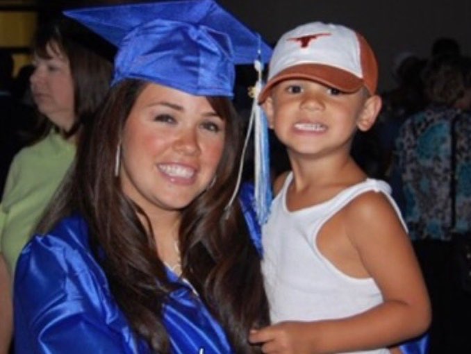 saranicole004's tweet photo. From your 1st bday til today’s bday, you’ve brought pure joy in my life. If I could go back to the days when you just wanted to sit in my lap or hold my hand, I would in a heartbeat & never let go. I love you, Stink. You will ALWAYS be my baby! Ps. I love you most!#Happy18thBday https://t.co/ikR4tbUKMn