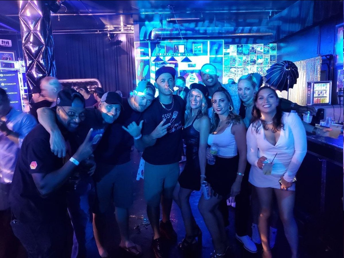 AxisAlive's tweet photo. Welcome to #CrypHop ala @_FreddieQuotes_ @_MrsQuotes_ @AxisAlive @Candy21fit @ScotV777 https://t.co/xOH1g9X0Yc