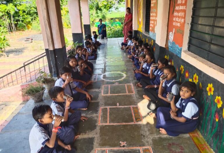 annapoornatrust's tweet image. Annapoorna Morning Nutrition program launched at Murtizapur taluk, Akola district, Maharashtra in collaboration with Universal Sompo General Insurance Co. Ltd., providing morning nutrition to 377 school-going children in 5 govt. schools across 4 villages.
lnkd.in/dUGSNZg5