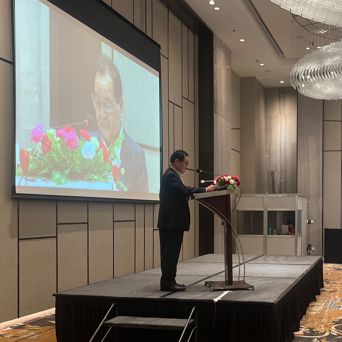 WFP_Nepal's tweet photo. #HappeningNow- Hon. Dr. Dil Bdr Gurung, Member, NPC welcoming all participants to the fourth national food systems dialogue. #foodsystems https://t.co/0AtN8zUBVK
