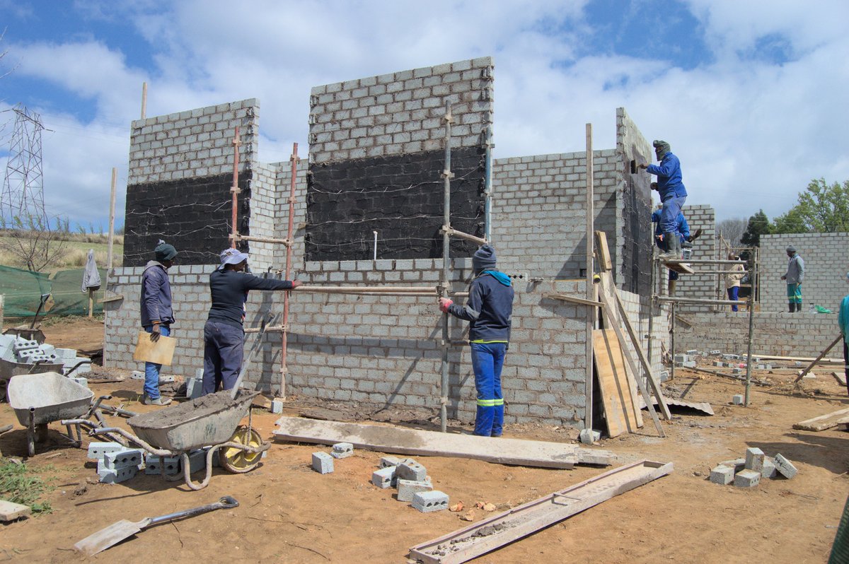 EstateWindspur's tweet photo. Going up and fast...#windspur #windspurecoestate #windspurestate #nottinghamroad #midlandsmeander #plotandplan
Contact : Ian Dickson | Property Developer E | ianspico@gmail.com
M | +27 (0)79 527 1344 https://t.co/7qoyL9eXWo