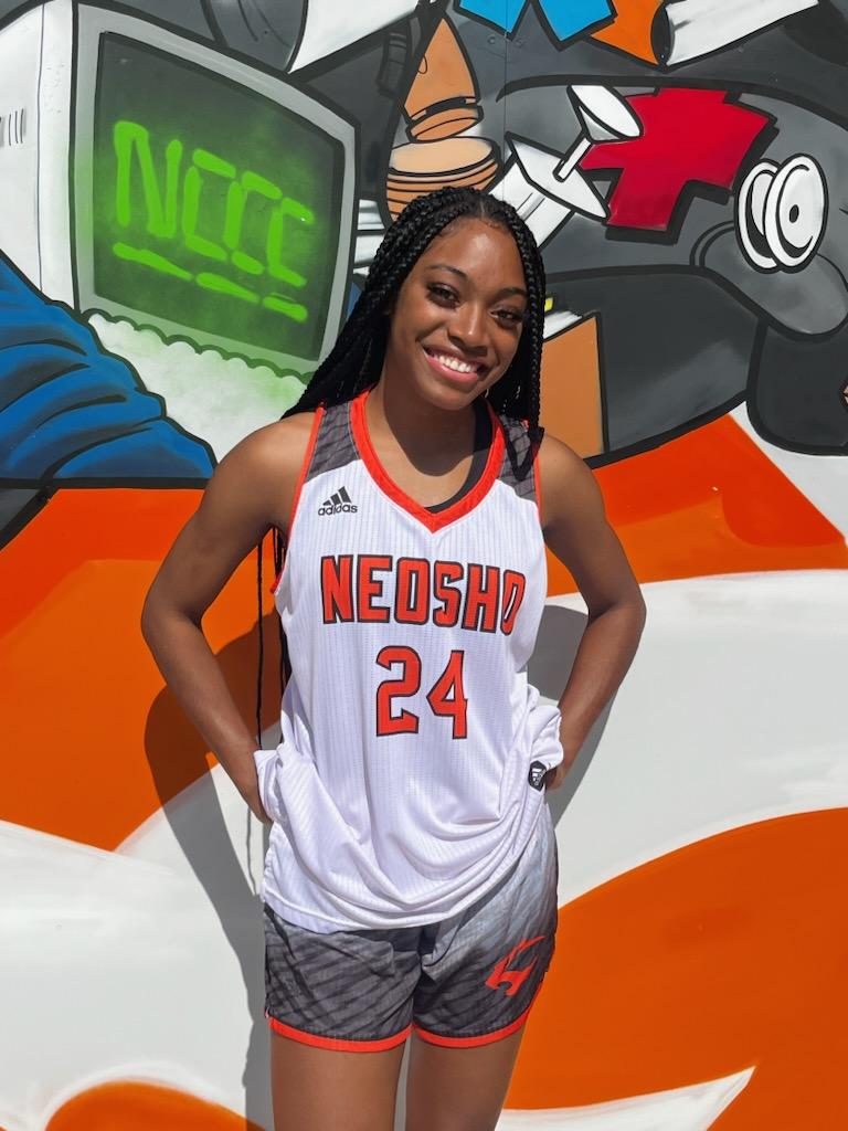 Super proud of my daughter DeMia Jackson @_miajackson__ ...she was nervous about whether or not she was gone survive Coach J boot camp and make the team but she persevered, stuck with it and earned her locker and uniform 
#ProudFather 
#THENEOSHOWAY