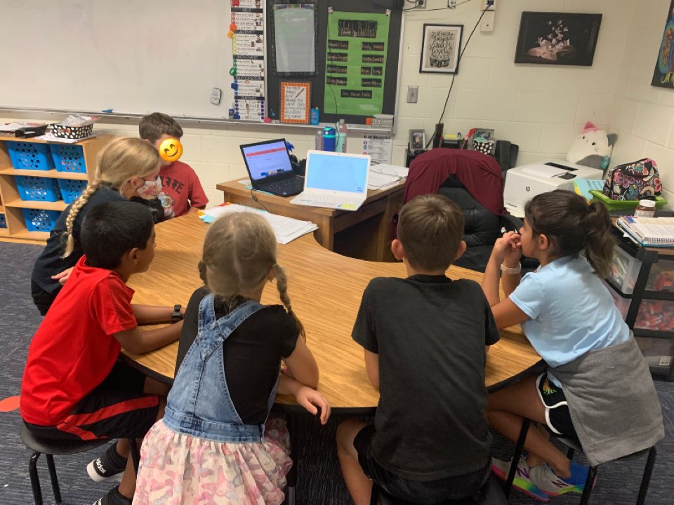 Ms_cortes05's tweet photo. π¨ π§ We are currently under construction! π§ π¨ Our 3rd grade eagles are in the works of building and planning their solar ovens. We will be putting the suns energy to the test real soon. Keep an eye out for our delicious results! #FA22Interns @DSC_SOE @HorizonElem89 https://t.co/1kJpviH68k
