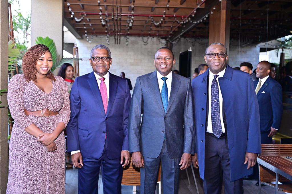 Didn't see much of Dangote's photos yesterday. He was received in the country by Kimani Ichungwa!