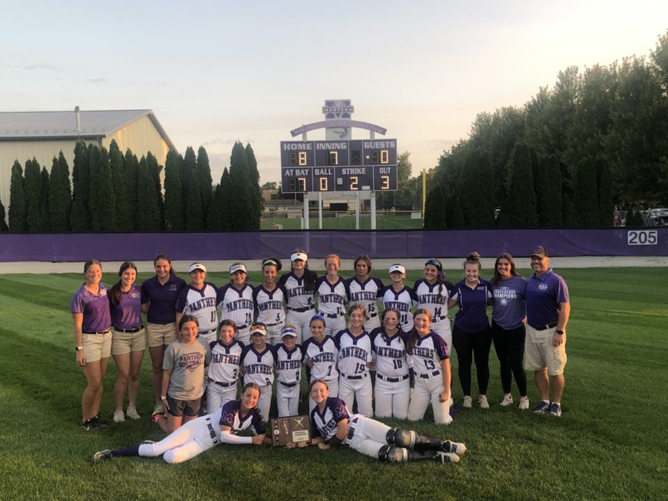 MantenoSoftball's tweet photo. 💜🏆🥎 Regional Champs (4th straight) tonight w/ an 8-0 win over Bourbonnais. The girls played their hearts out &amp; trusted the game plan. 🗓Next up sectionals vs Hickory Creek Saturday. Record 18-2. @MantenoMSsports @Manteno5 @TDJsports @ica_softball @NeuColton @MHS_AthBoosters https://t.co/UX0uaZTG5L