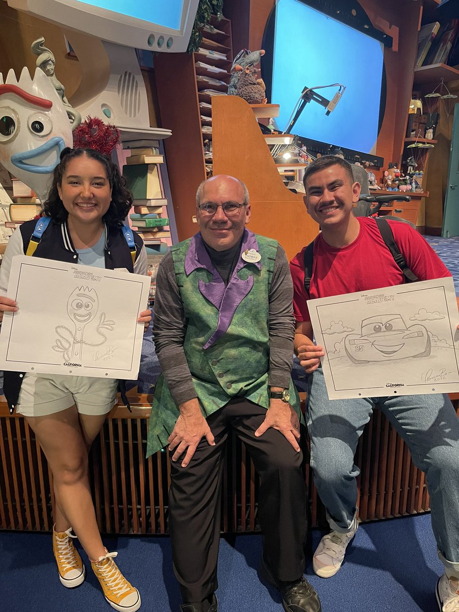 disneydork_'s tweet photo. Thank you so much Thomas for chatting with us and giving us drawings of our favorite characters! We greatly appreciate it! Keep making magic happen! @CastCompliment #dca #boogiebash #animationacademy #castcompliment https://t.co/HOCW3zirE1