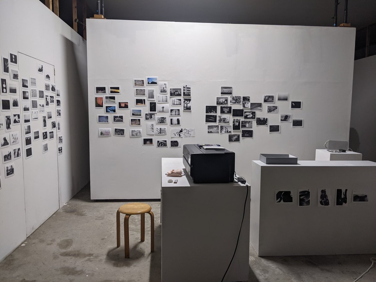 gallerygarage22's tweet photo. 【GARAGE &amp; Atelier Report:Ruriko Taguchi】

先日は夜分にスタッフがお邪魔してきました。
京都で撮られたスナップ写真がズラリ。

Last night the staff visited her atelier in GARAGE.
There's snapshots taken in Kyoto. https://t.co/42S4sQ1P7F