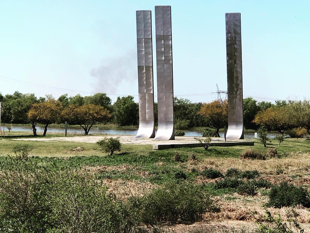 PezzelatoRaquel's tweet photo. ntra. Carta Magna. La guía (Nancy) excelente con amplísimos conocimientos de historia arg y latinoamericana. Además está emplazado en un parque muy extenso con un follaje precioso y el río pasa por debajo del mismo. Se los recomiendo si andan por StaFe.#amoralarte #conocerespoder https://t.co/NVnmAM7IKp