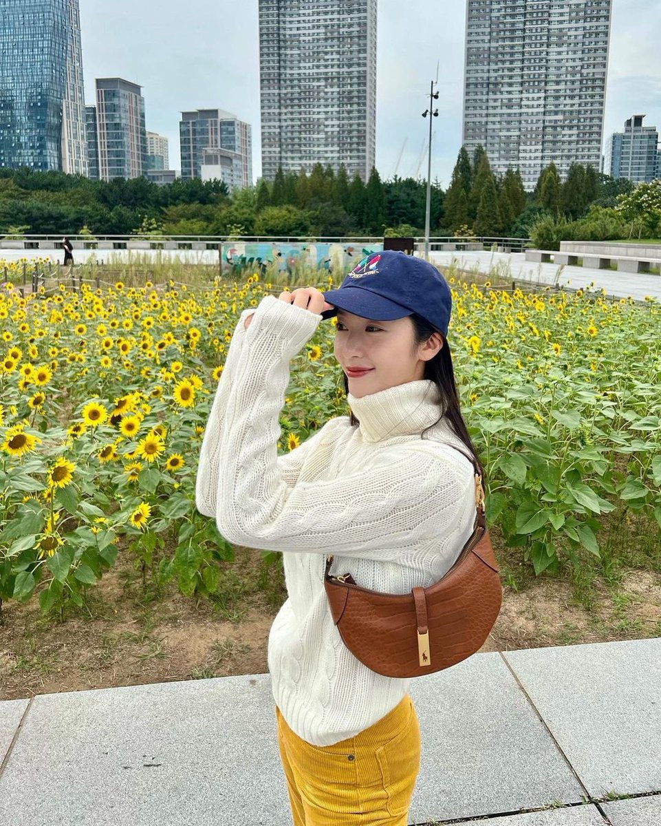 aresxsis's tweet photo. 정수정, 1994 🌻🤍。 https://t.co/j3AKkBWKrN