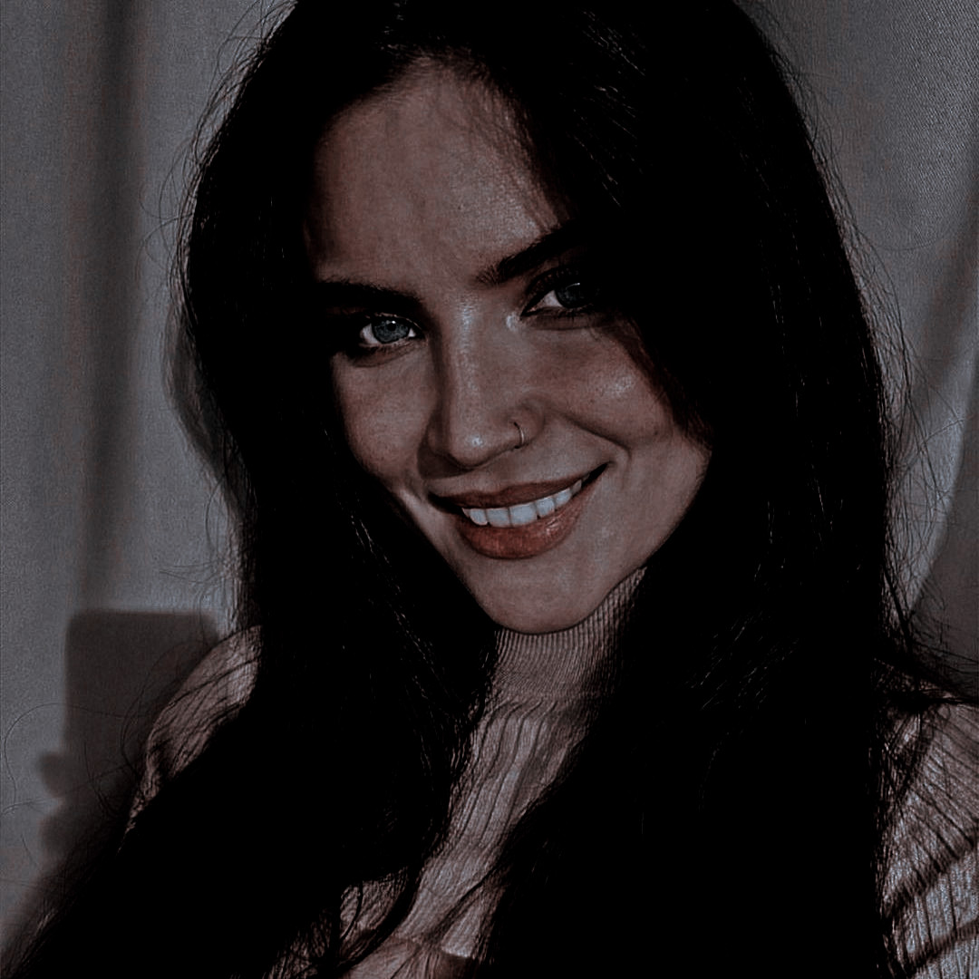 fateofmagixrpg's tweet photo. Nome: Aletheia Yvaine
Idade: 39 anos
Cargo: Avulso
Título: Rainha dos Piratas
Reino: Melody
Espécie: Fada da Mente
Shape: @/karo_de_coco
User: @runthearun https://t.co/70RDsq9mDk