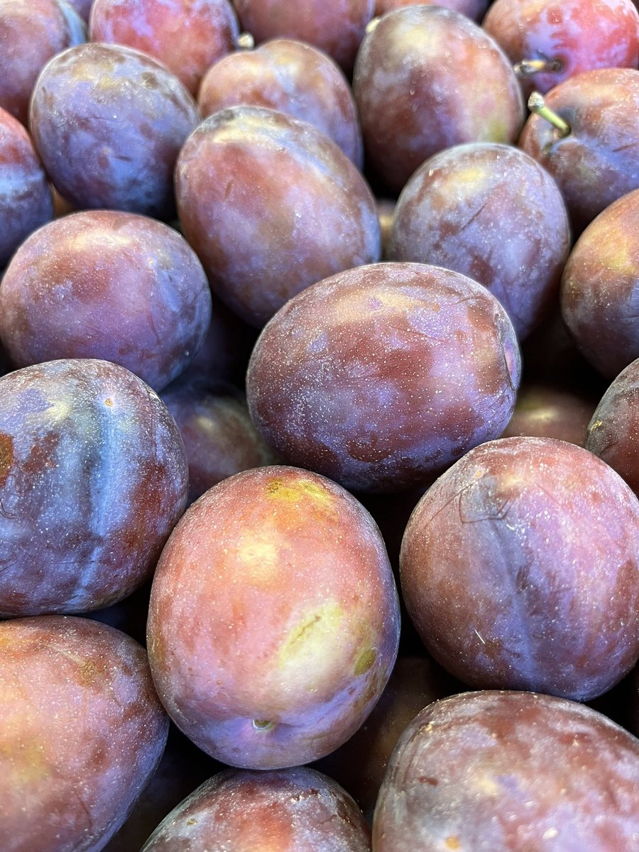 Radlett_Fruit's tweet photo. Here at Radlett Fruiterers we only stock  the freshest produce! Come and check us out! #Radlettfruiterers #watford #Radlett #Fruit #veg #shoplocal #freelocaldelivery #pomegrante #figs #presidentplums #blacktomatoes https://t.co/VCUWP9a3v7
