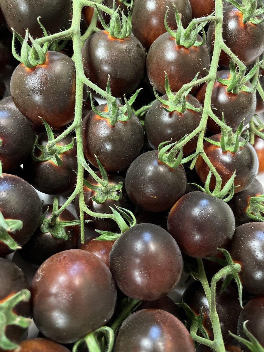Radlett_Fruit's tweet photo. Here at Radlett Fruiterers we only stock  the freshest produce! Come and check us out! #Radlettfruiterers #watford #Radlett #Fruit #veg #shoplocal #freelocaldelivery #pomegrante #figs #presidentplums #blacktomatoes https://t.co/VCUWP9a3v7