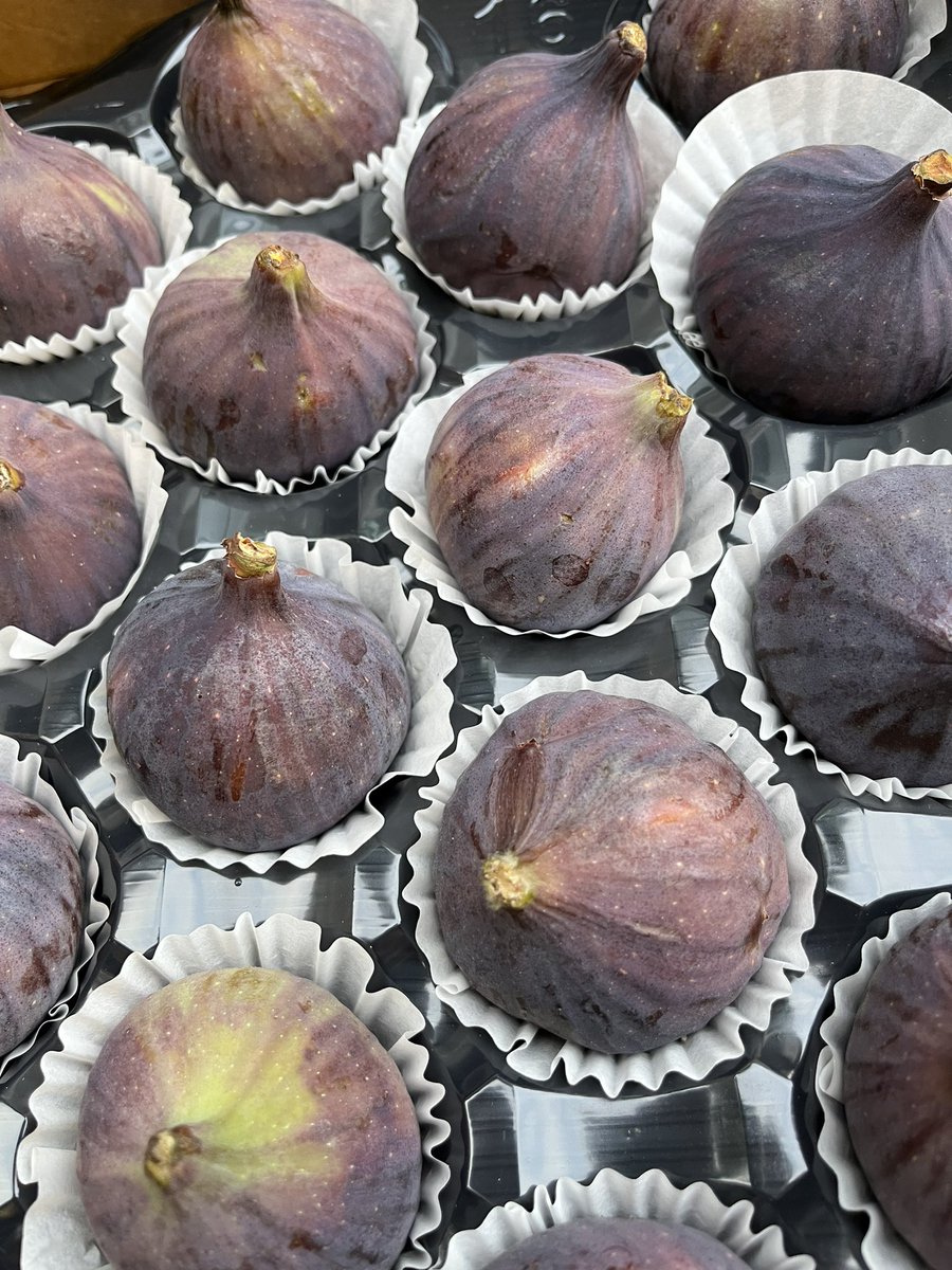 Radlett_Fruit's tweet photo. Here at Radlett Fruiterers we only stock  the freshest produce! Come and check us out! #Radlettfruiterers #watford #Radlett #Fruit #veg #shoplocal #freelocaldelivery #pomegrante #figs #presidentplums #blacktomatoes https://t.co/VCUWP9a3v7