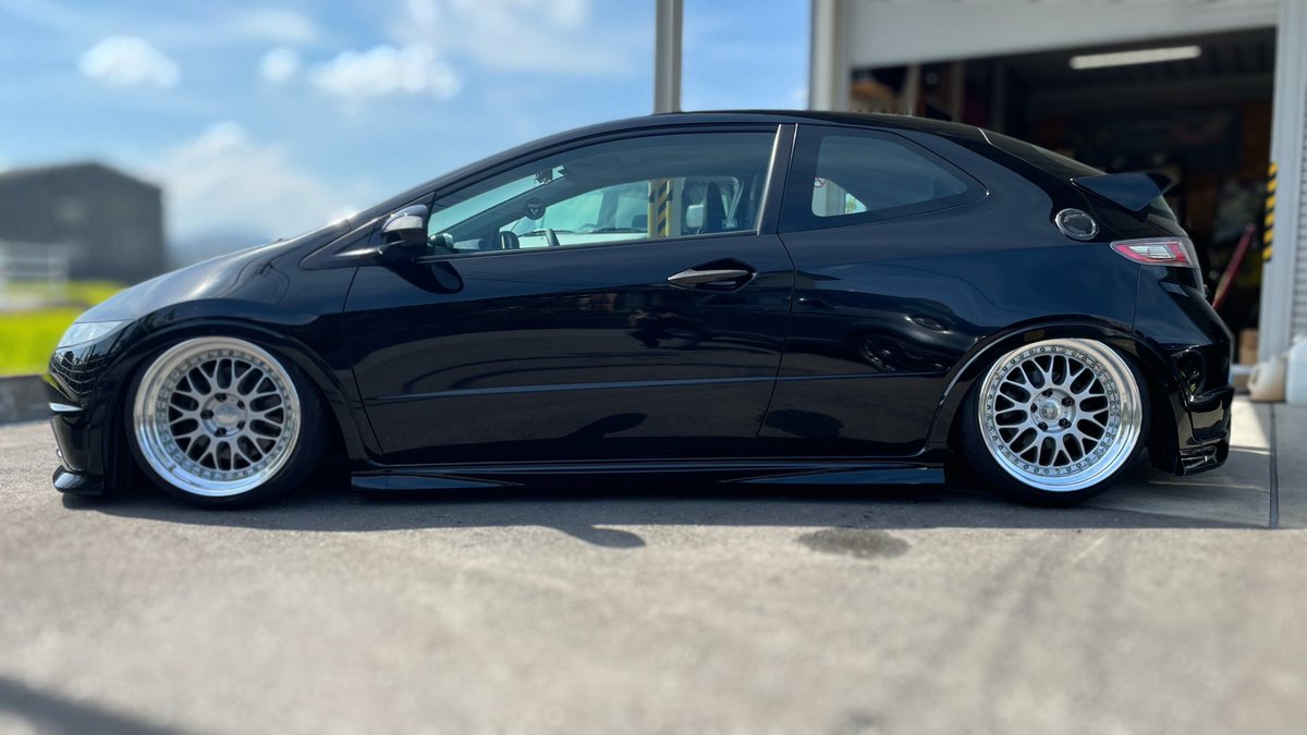 LittleBrave_96's tweet photo. リトルブレイブ 、エアサスデモカーのシビックにEKROW装着。

18×9.5J+24 Oディスク
ライトグレイシュシルバーにチタンピアスボルトにインナーブラックリム

tpmsを取り付けの為、内リムにエアバルブも追加装着。

クールでかっこいいです👏👏

#EKROW https://t.co/xvxblgAnaj