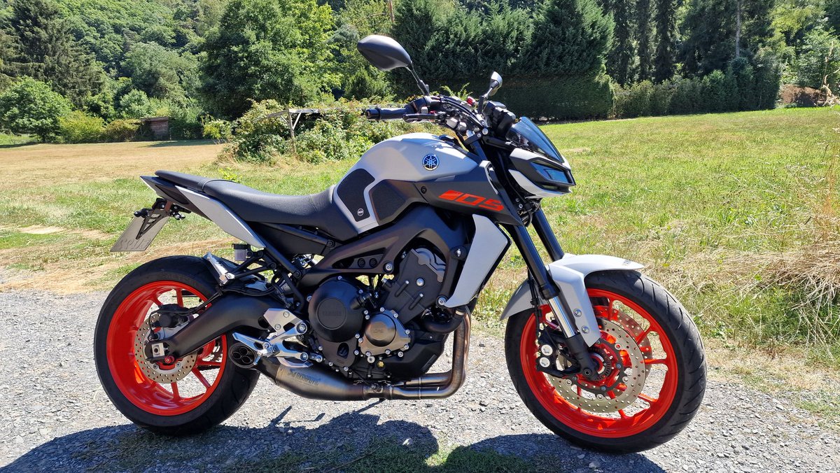 DeaNozzo's tweet photo. @GloriousE1 Drive safe! That's my babe 🏍 https://t.co/Hm850AJ3ci