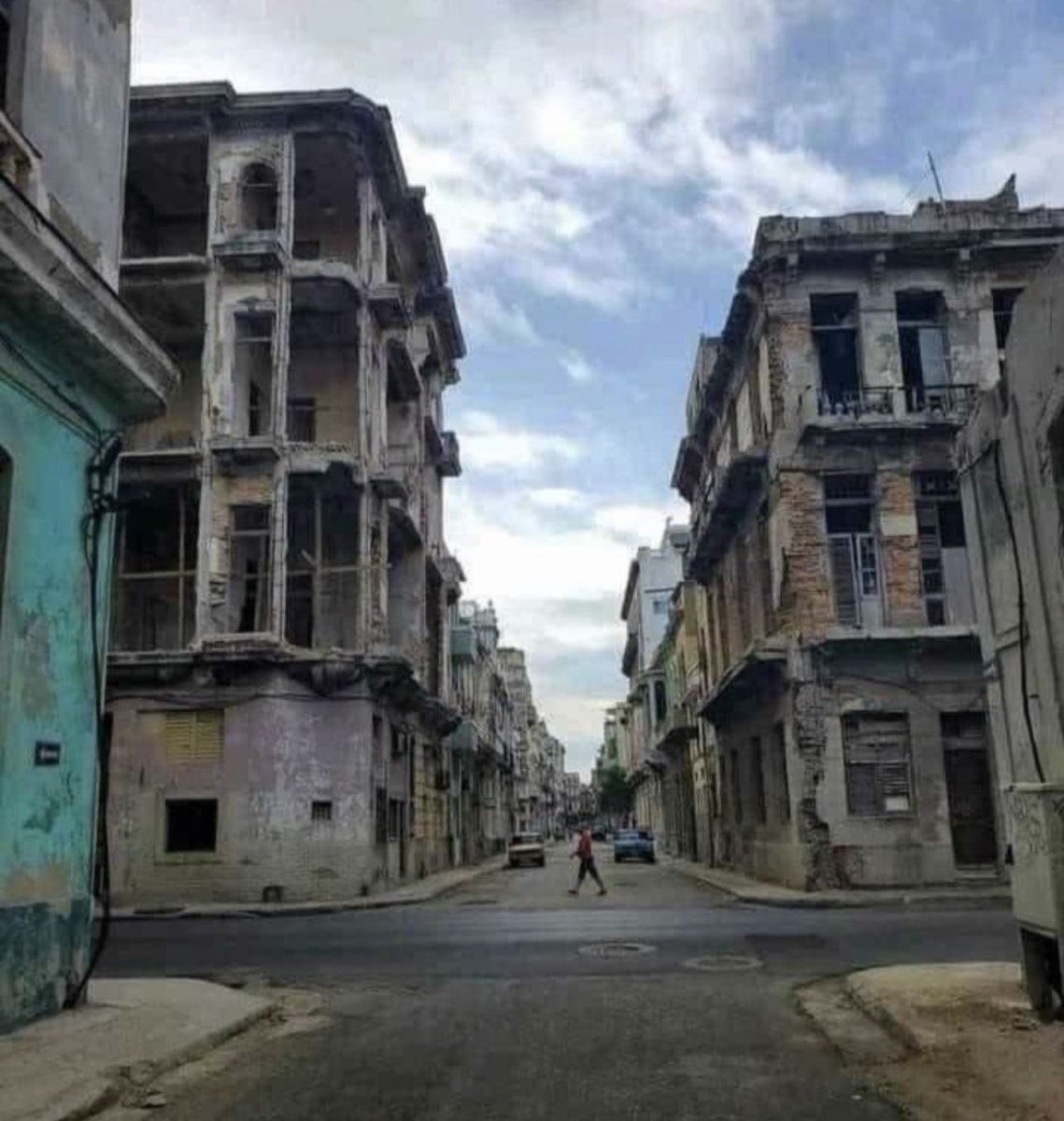 Esto no es #Ucrania, es la Habana, Cuba. Aquí no cayeron bombas rusas, aquí cayó el COMUNISMO.