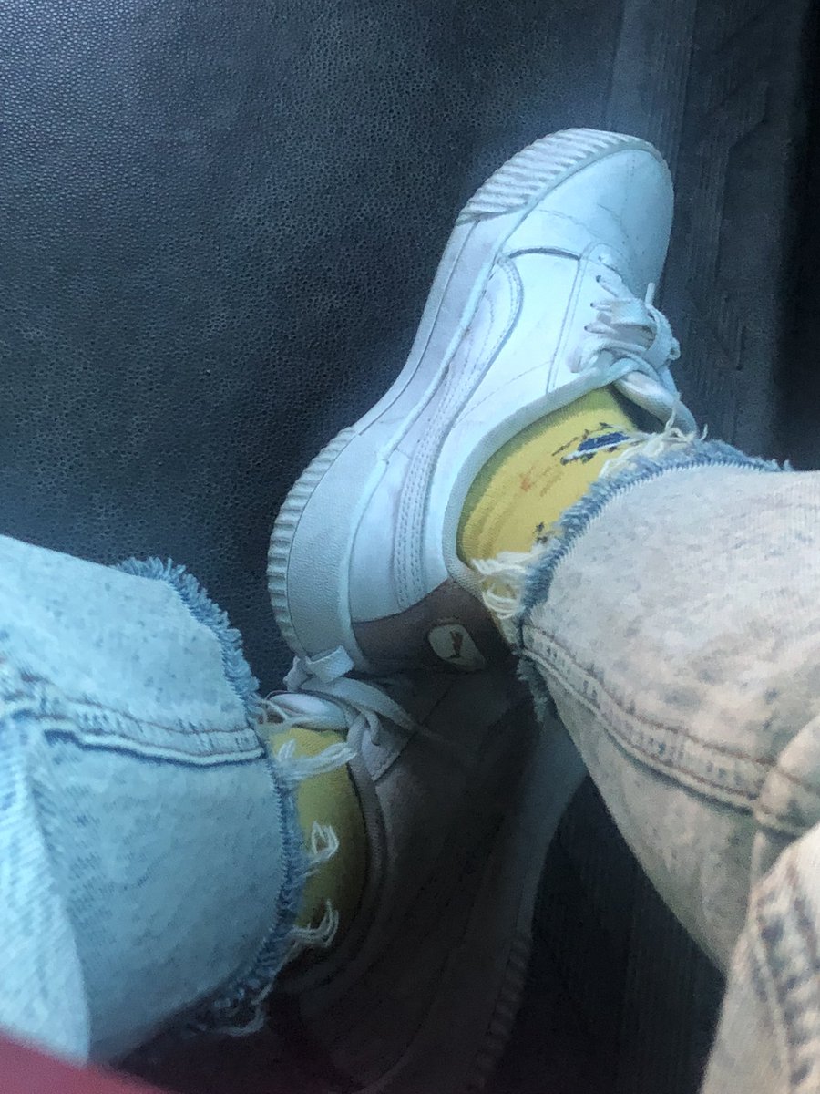 Resmi giyinmem gereken yerde sünger boblu çorap, yırtık pantolonla gidiyorum işe