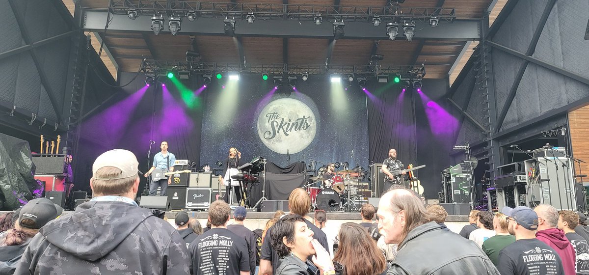 rystrave's tweet photo. 34 year old me is not built for circle pits anymore but fuckina you better believe I was holding my own. Gonna feel 84 in the morning! Such an amazing show #theinterrupters #tigerarmy #theskints https://t.co/XvMnrVbcbS