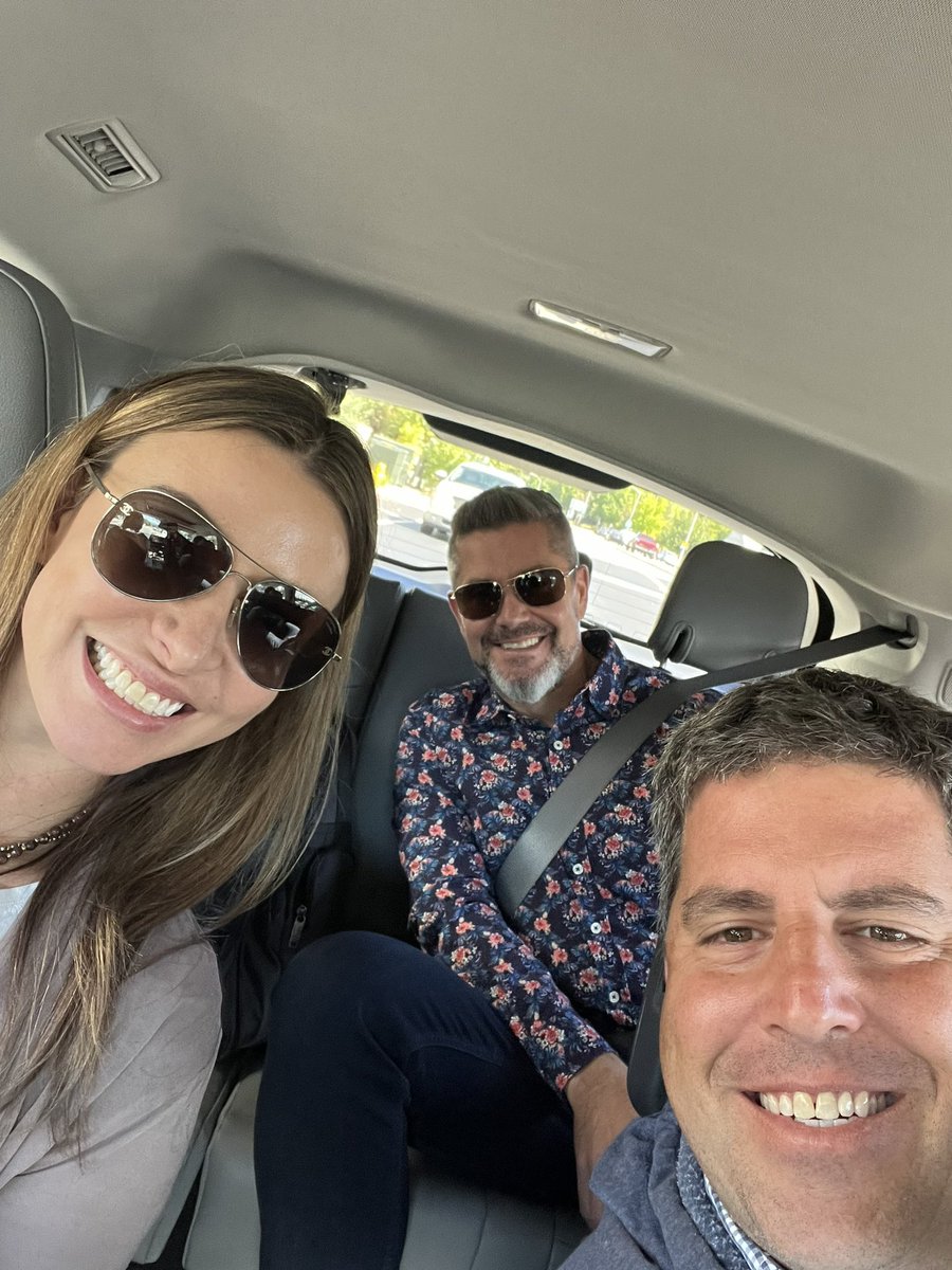 Coming in hot with my teammates <a href="/tackleio/">Tackle</a> #SelfiesWithSteve