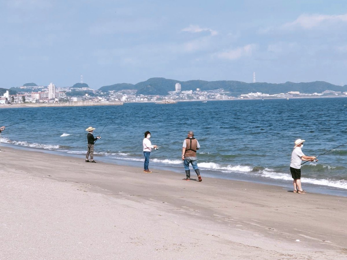 ct_fishing's tweet photo. 今日は快晴の三浦海岸で投げ釣り教室
道具の使い方から釣り方まで釣り研究家の大川さんに学びます
砂浜で投げる爽快さを存分に味わっていただきます🎣

https://t.co/j2DL7JoUUY

＃釣りツアー ＃CT釣り部 https://t.co/k7M0ja2WmO