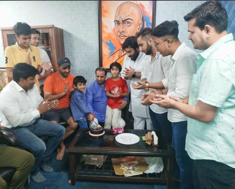 chaudhay_rahi's tweet photo. जन जन के लाडले एवं समाजसेवी बड़े भाई श्री @ManojChoudharyP जी को जन्मदिवस की अशेष शुभकामनाएं। https://t.co/03LDccW3p1