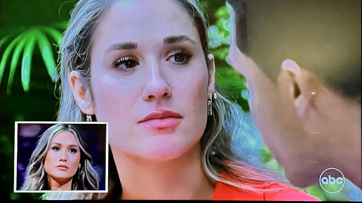 Italian63171312's tweet photo. Rachel is allowed to get upset, but Aven isn’t allowed to be the slightest bit stressed. If his voice changes at all, she accuses him of yelling. #TheBachelorettes #thebachelorette https://t.co/noY7bUF1jK