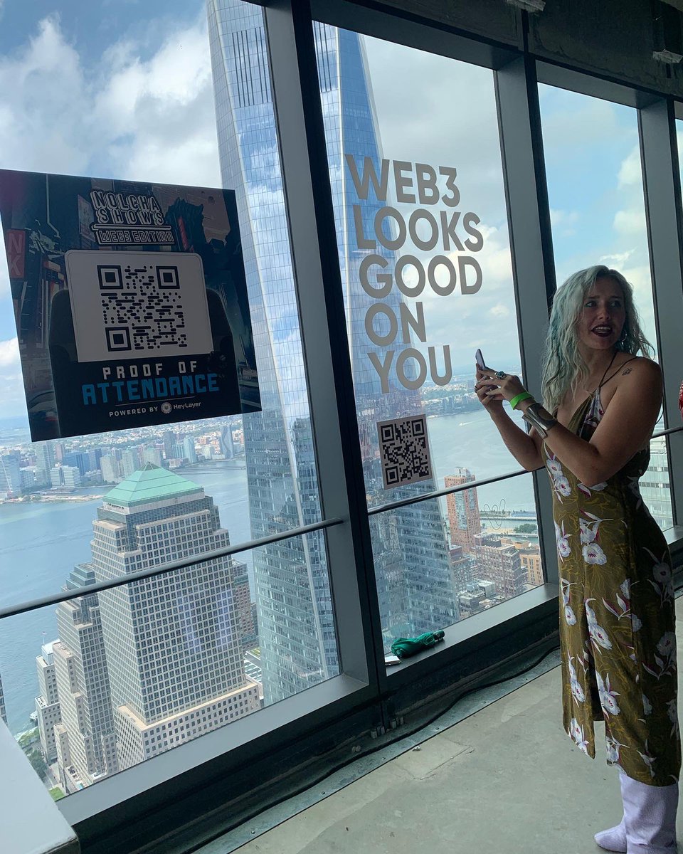HeyLayer's tweet photo. Hangin out with the cool kids on top of the world today. Did you get your NYFW proof of attendance badge? 👀 for unlockable content for holders 🔥 #fashionwee #NYFW22 #stacks #web3 #nolcha https://t.co/RCW8uYDX1A