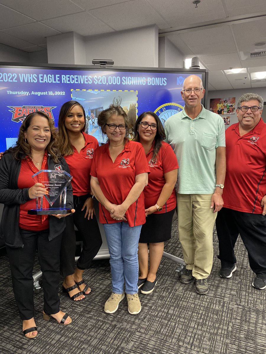Serrano staff were recognized for achieving the Platinum Award for PBIS… Awesome School Community!!💕 <a href="/SusanaLopezCBO/">Susana Lopez</a> <a href="/EsperanzaArce27/">Esperanza Arce, Ed.D.</a>