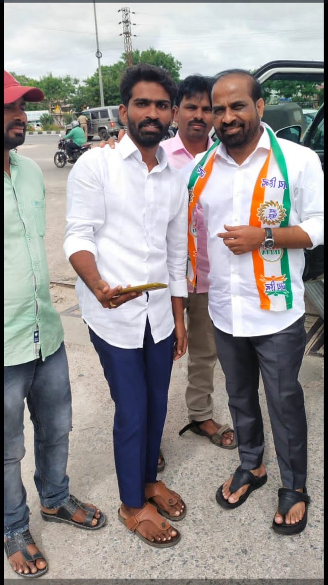 ranjitkml39's tweet photo. #SelfiWithSatyanna
#PhotoWithSatyanna
#AdvanceHBDSatyaAnna
#2days2go
#FestiveWeekOfYSK https://t.co/qkRMyBvKy2