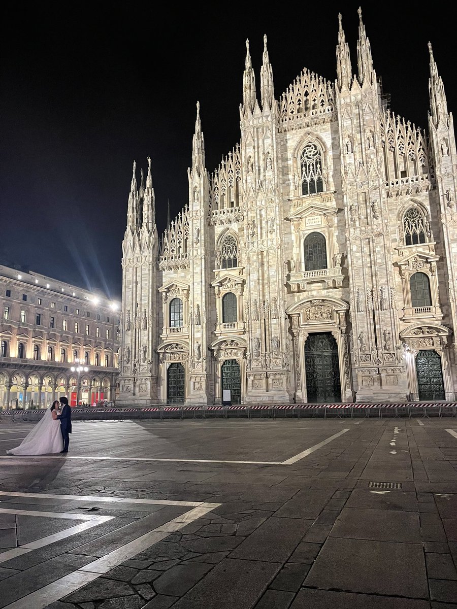 Ammiro loro. Truccati, sorridenti e innamorati alle 6 di mattina.